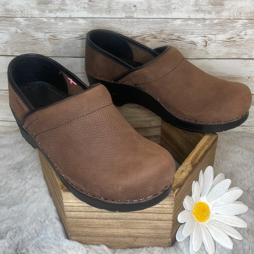 Sanita Clog, Antique Brown, Pro Textured Oil Women’s Clog